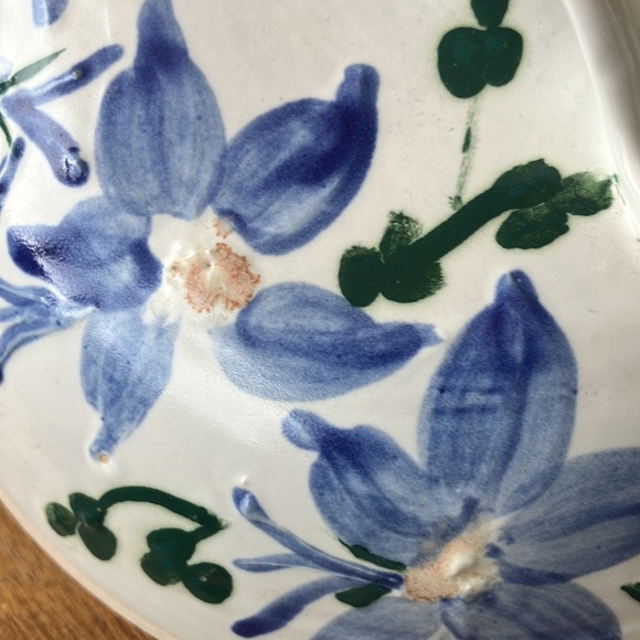 Howard 96010 Handmade White w. Blue Flowers Covered Round Deep Ceramic Dish - Picture 9 of 17